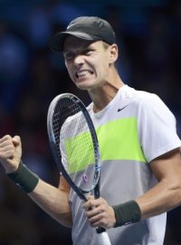 Tomáš Berdych se raduje z vítězství nad Francouzem Tsongou