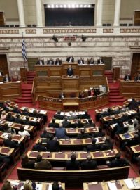 Řecký parlament schválil rozpočet pro rok 2013