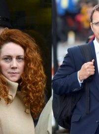 Nejznámější postavy britského skandálu kolem ilegálních odposlechů, Rebekah Brooksová i Andy Coulson