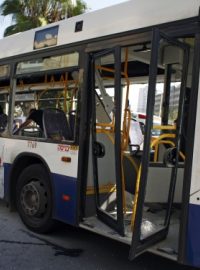 Autobus vybuchl kolem poledního na jedné z nejrušnějších tříd Tel Avivu