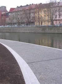 Opravená náplavka pravého břehu Labe v Hradci Králové