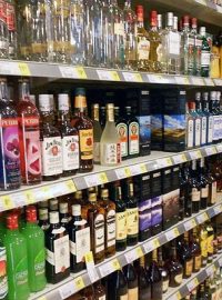 Inspektoři denně kontrolují prodejny alkoholu