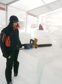 Slovenský výtvarník hodnotí kvalitu letošního sněhu