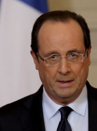 Francouzský prezident François Hollande seznamuje média se situací v Mali.