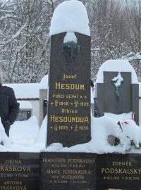 Hrob na hřbitově u kostela sv. Jakuba v Malenicích