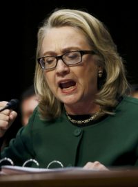 Musíme čelit hrozbě teroristů ze Sahary, říká Clintonová
