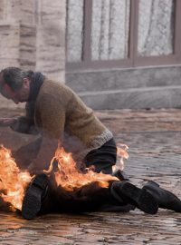 Záběr z filmu Hořící keř