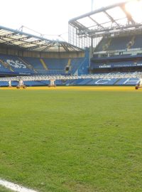 Trávník na stadionu londýnské Chelsea - Stamford Bridge