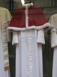 Krejčovství Gammarelli v Římě šije oděvy pro papeže i další církevní hodnostáře