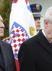 Odcházející prezident Václav Klaus a nastupující Miloš Zeman položili  v Lánech věnce k hrobu Tomáše Garrigua Masaryka