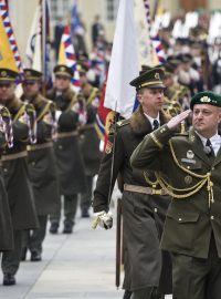 Inaugurace nového prezidenta. Vojenská přehlídka nového prezidenta Miloše Zemana