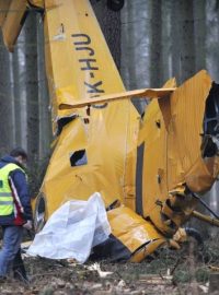 Při pádu práškovacího letadla typu Z37-A Čmelák do lesa na Chrudimsku zemřel pilot