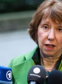 V Sýrii zahynul policejní důstojník z delegace EU, oznámila šéfka unijní diplomacie Catherine Ashtonová