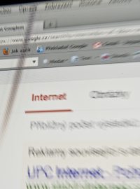 Počítač, internet, klávesnice (ilustrační foto)