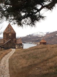 Sevanavank, i tam se vydali čeští fanoušci před zápasem v Arménii