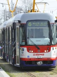 Dopravní podnik města Olomouce (DPMO) uvedl do provozu nové tramvaje typu VarioLFplus/o z Krnovských opraven a strojíren. Budou jezdit na nově budované tramvajové trati na sídliště Nové Sady