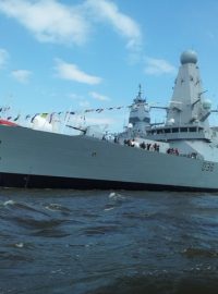 Oslavy založení hamburského přístavu: válečná fregata spolkového námořnictva