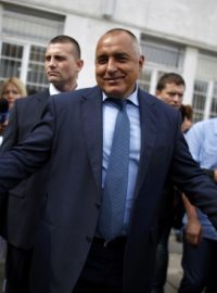 Bojko Borisov se svým týmem se radují z výsledku voleb v Bulharsku