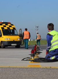 Oprava ranveje na letišti Václava Havla