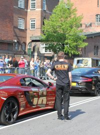 Start nelegálního závodu Gumball 3000 v Kodani