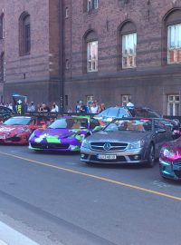 Start nelegálního závodu Gumball 3000 v Kodani