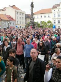 Na duchcovské náměstí přišlo asi tisíc lidí