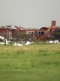 Následky řádění tornáda v okolí Oklahoma City