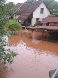 Povodeň v Jaroměři - Brod u Heřmanic, občerstvení na cyklostezce na Kuks