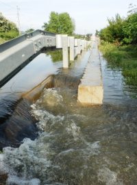 Křešice na Litoměřicku - protipovodňová zeď, 7. června 2013