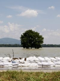 Rozvodněná řeka Dunaj způsobila obrovské škody v Maďarsku, povodňovou vlnu teď čekají v Chorvatsku