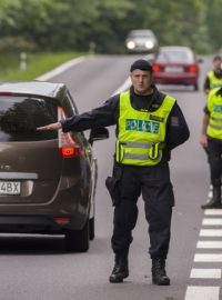 Policisté kontrolují v Lišově jednu z hlavních příjezdových cest do Českých Budějovic