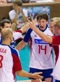 Čeští volejbalisté se radují z bodu v zápase se Španělskem