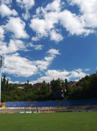 Stadion Grbavica je napůl rozpadlý, ale má své kouzlo