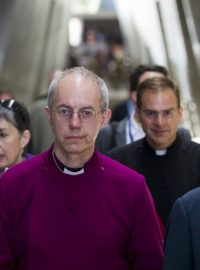 Arcibiskup z Cantenbury Justin Welby (uprostřed)