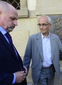Ministr kultury Jiří Balvín a staronový šéf ND Jan Burian po jednání na ministerstvu kultury