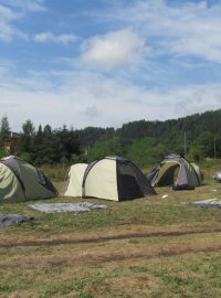 Vodáci suší promáčené stany i oblečení