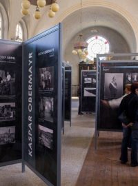 Českokrumlovská synagoga vystavuje fotografie ze začátku 20. století