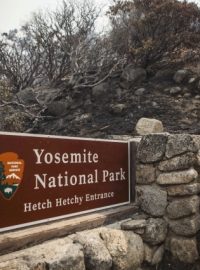 Hašení požáru u Yosemitského národního parku