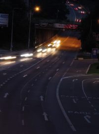 Noční silnice (ilustr. foto)