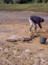 Archeologové na dně Mohelenské přehrady