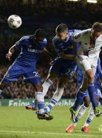Fotbalisté Chelsea podlehli v prvním utkání základní skupiny Ligy mistrů Basileji 1:2
