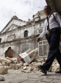 Zemětřesení na Filipínách. Zničený kostel na ostrově Cebu