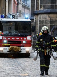 Požární cvičeni u katedrály sv. Víta v Praze