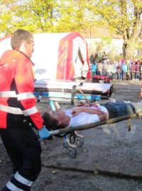 Cvičný výbuch prověřil součinnost záchranářů v hotelu ve Strakonicích.