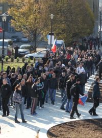 Průvod extremistů v ostravských Komenského sadech