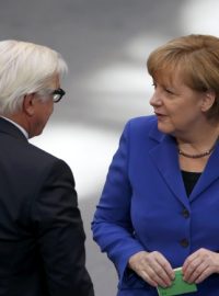 Šéfka CDU Angela Merkelová a Frank-Walter Steinmeier z SPD