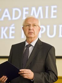 Předání Ceny předsedy Akademie věd ČR za propagaci a popularizaci výzkumu 2013, Jiří Drahoš