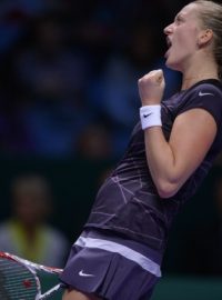 Petra Kvitová se raduje z postupu do semifinále Turnaje mistryň