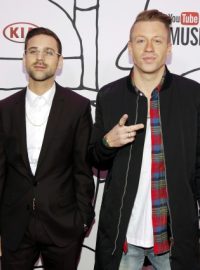 Hiphopové duo Ryan Lewis (vlevo) &amp; Macklemore na YouTube Music Awards v New Yorku