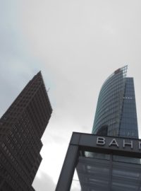 Zimních radovánek si mohou berlíňané užívat i samém centru města, na Postupimském náměstí (Potsdamer Platz)